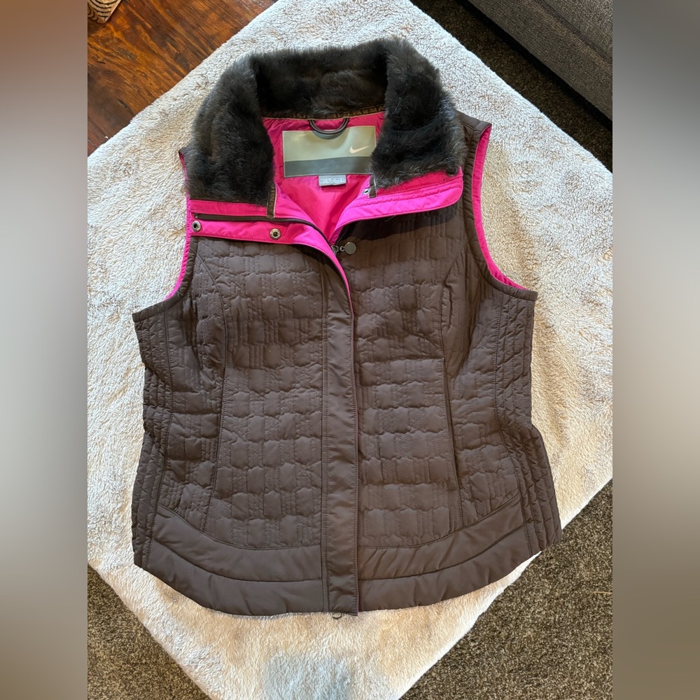 Nike women’s vest with fake fur collar.